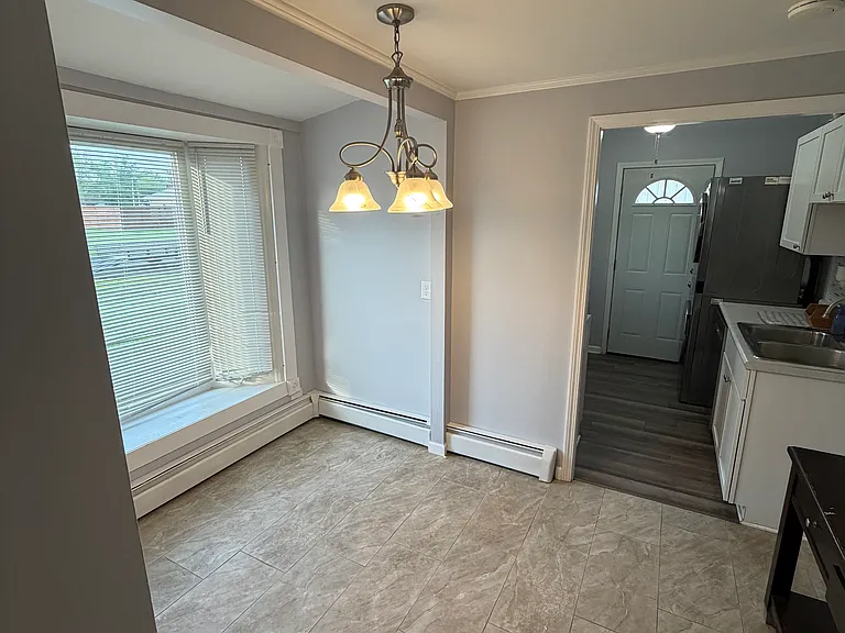 402 Roseberry St — Photo 14