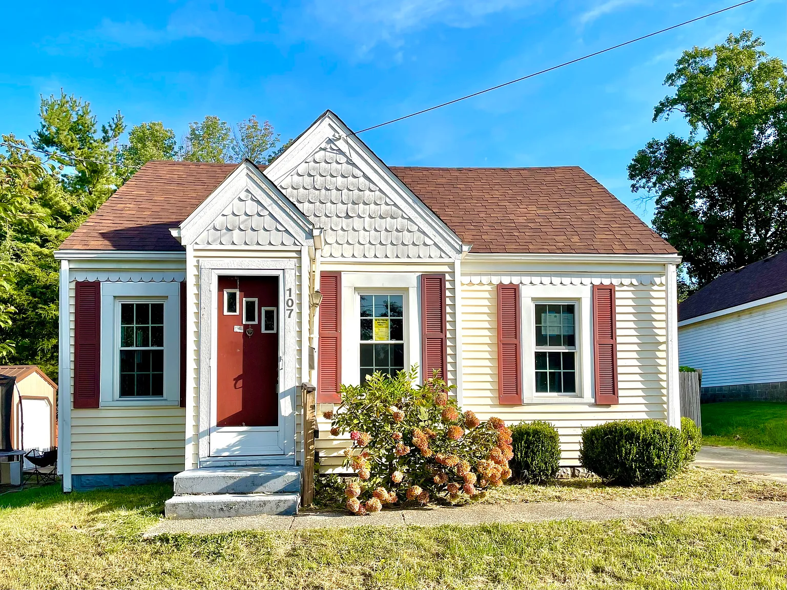 107 E Berry St photo 1