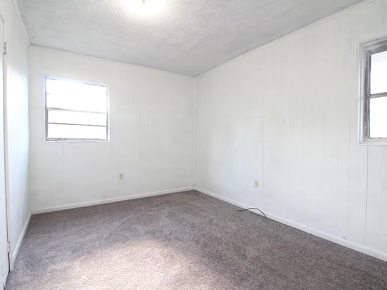 142 W Bluford St — Photo 6