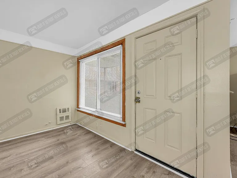 16705 Greenfield Rd #6 — Photo 10