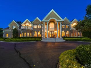 6 Parkwood Ln, Colts Neck, NJ 07722