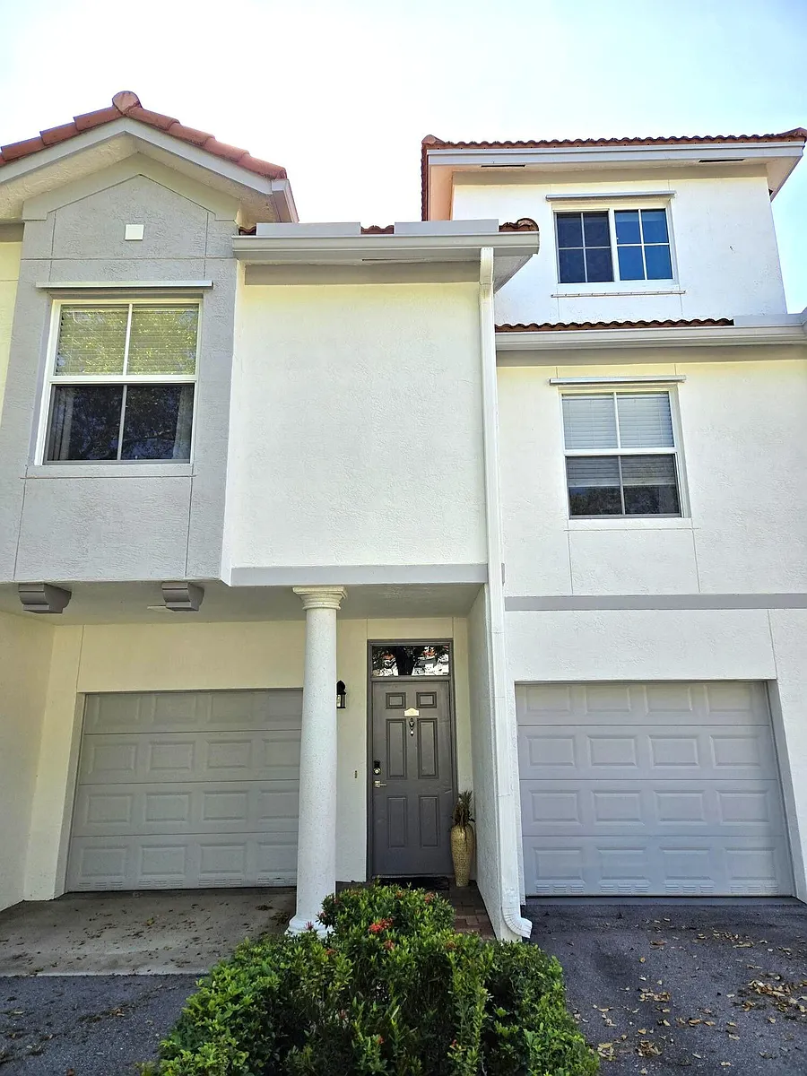 Building Photo - 2024 Alta Meadows Ln #808