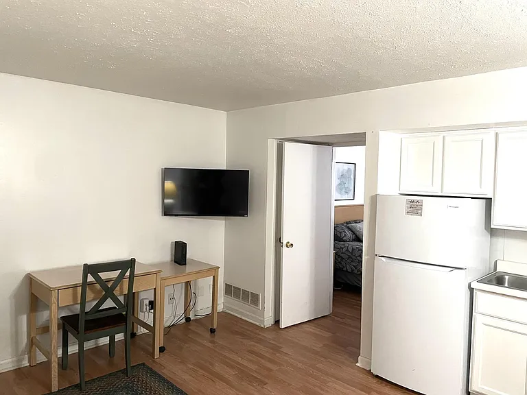 Fielding Court Apartments — Photo 12