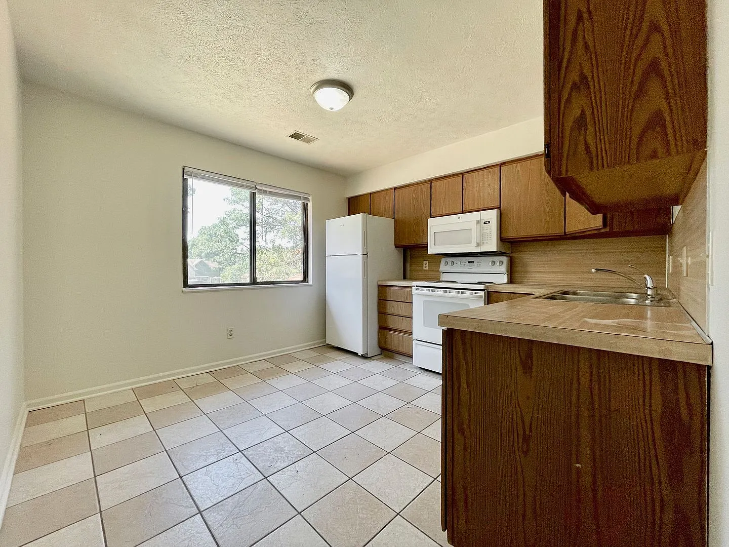 2 bed, 1.0 bath, 825 sqft, $1,500 — Photo 4
