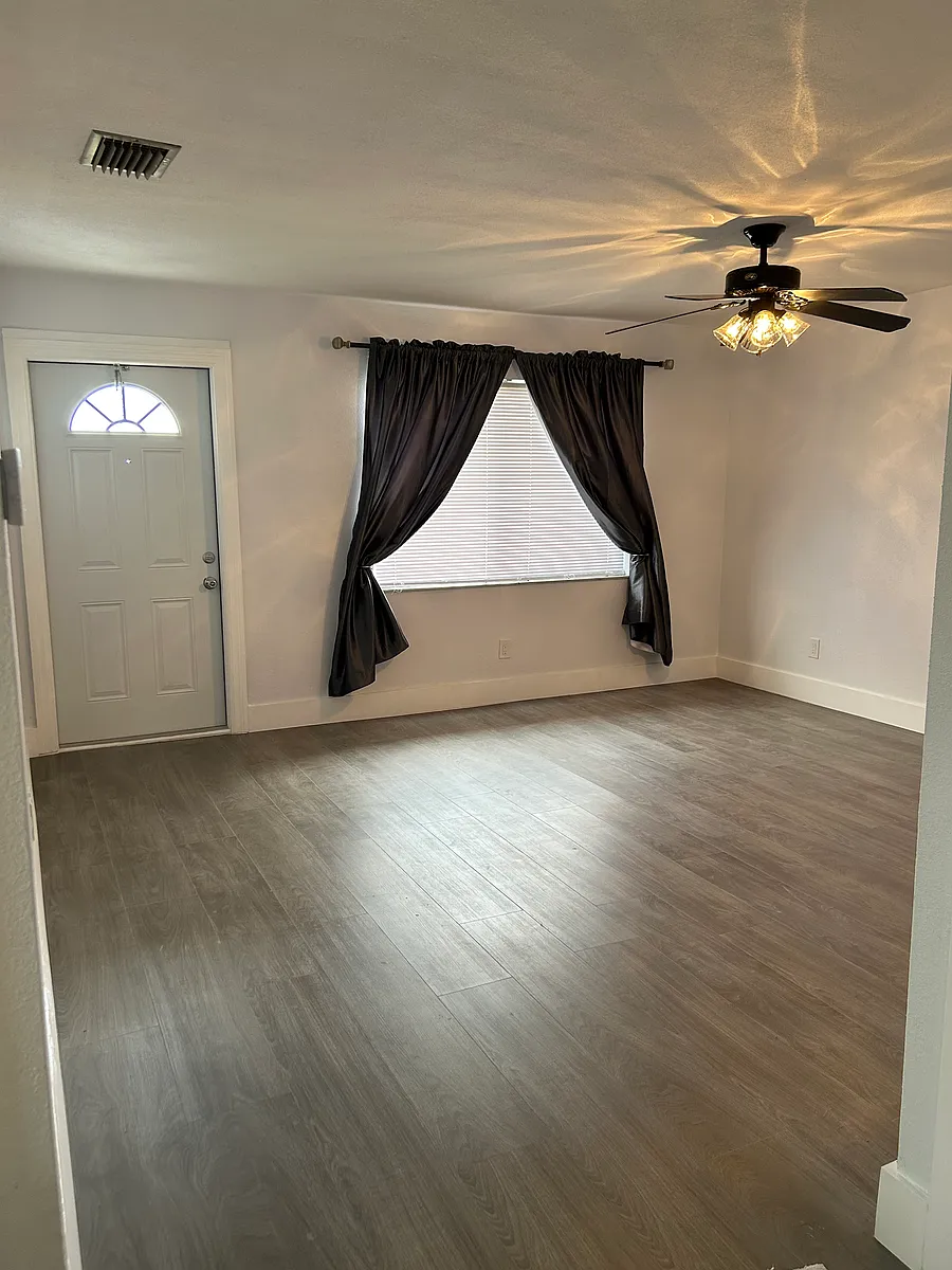 Large living room - 1123 NE 15th Ln #2