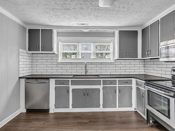 2nd image of 3806 Fairview Dr