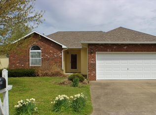 1227 Douglas Ct, Carthage, MO 64836