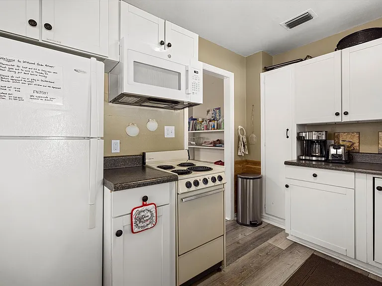 1220 Rhodes Ave — Photo 11