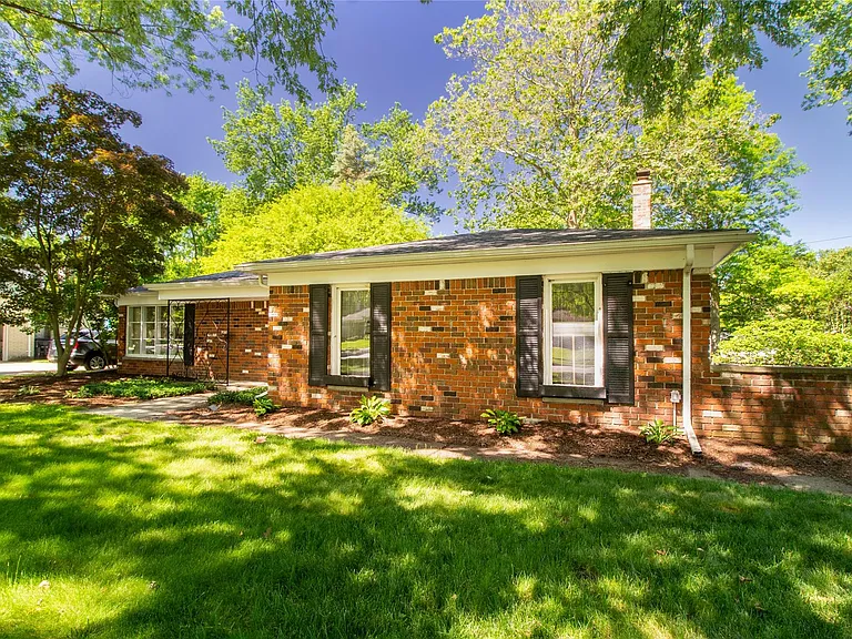 4243 Frostwood Ct — Photo 3