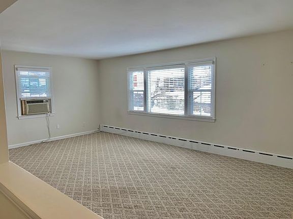 4th image of 271 Gainsborg Ave