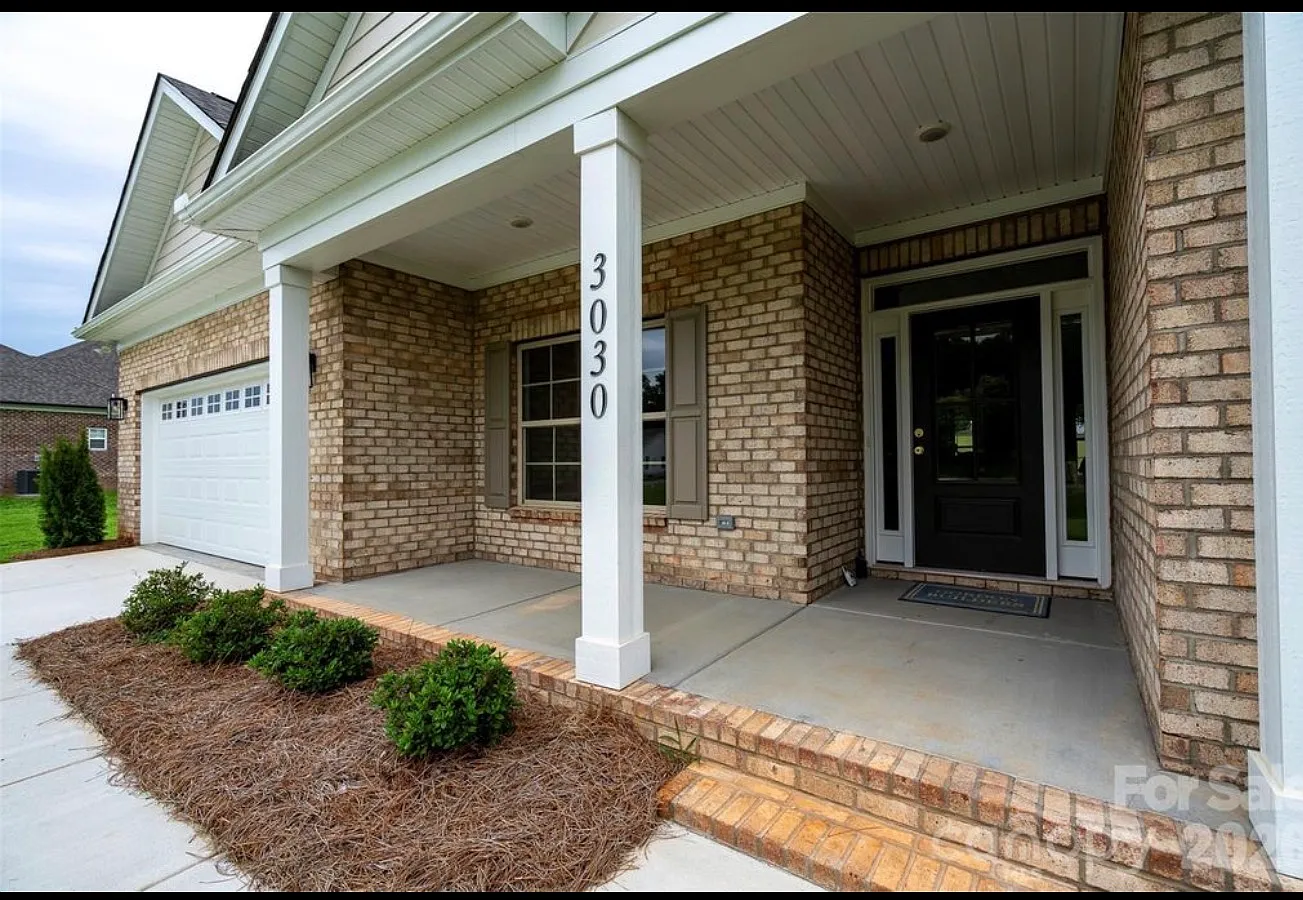 3 bed, 1831 sqft, $2,800 — Photo 2