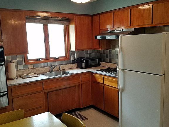 4th image of 361 Corbin Ave