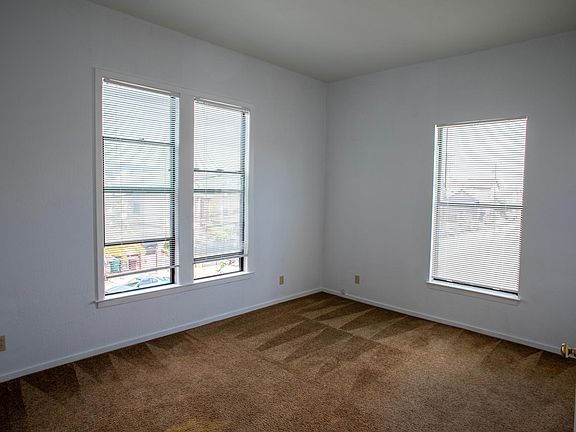 2nd image of 905 E 11th St #5