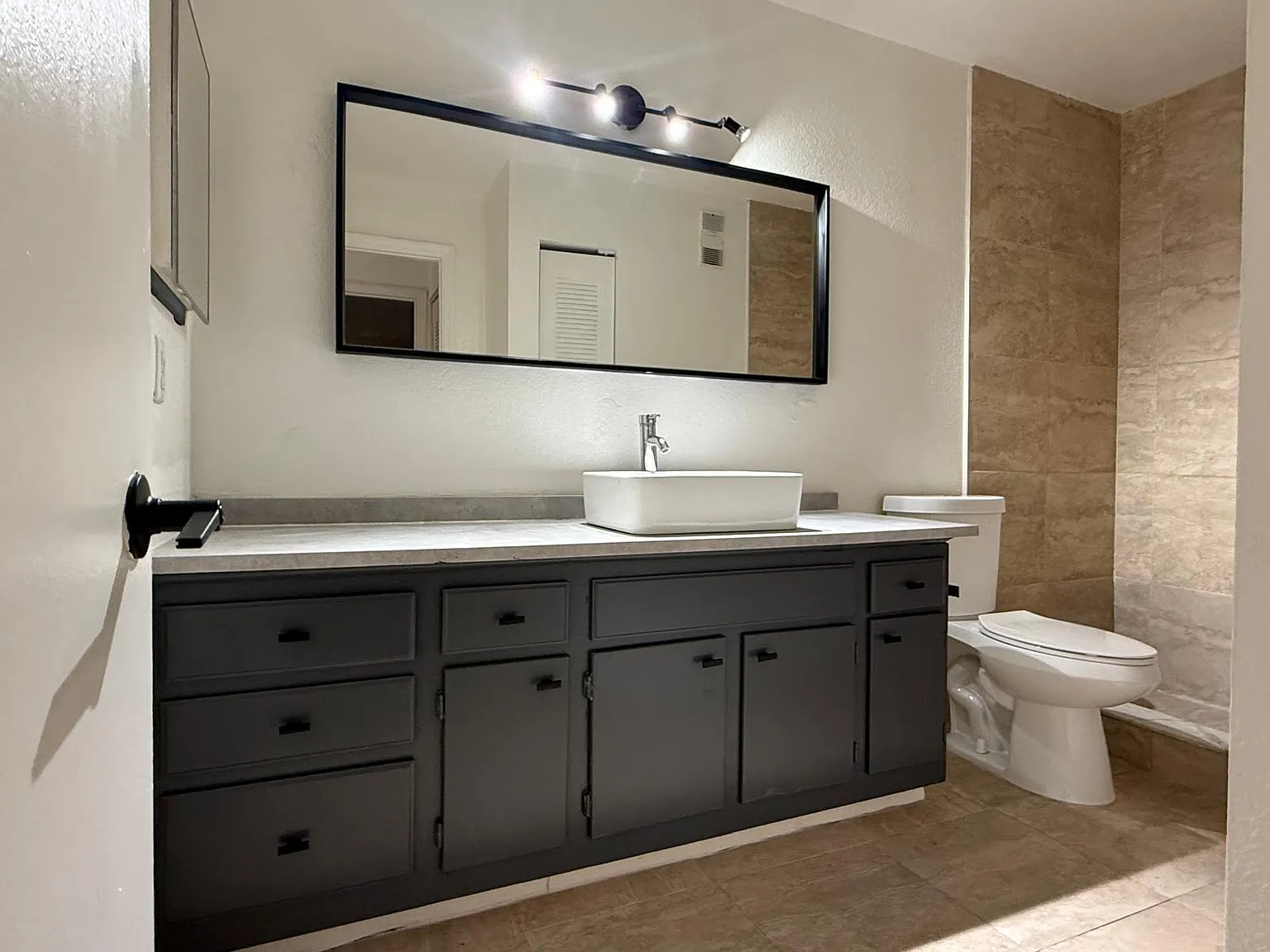 1 bed, 1.0 bath, 712 sqft, $1,800 — Photo 1