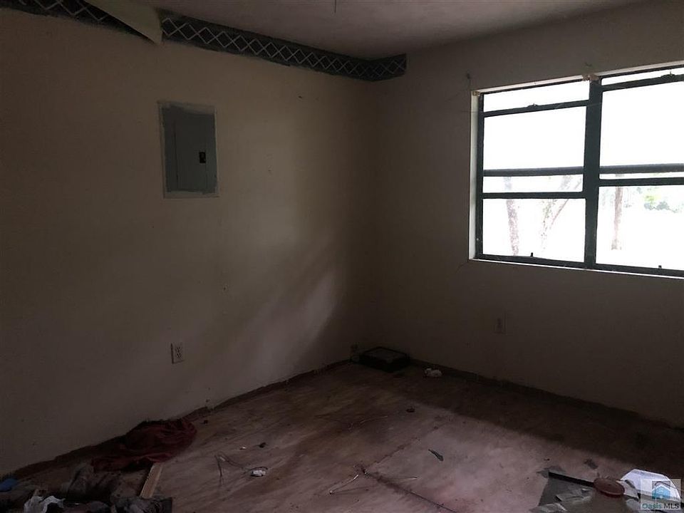 2nd image of 628 W North St