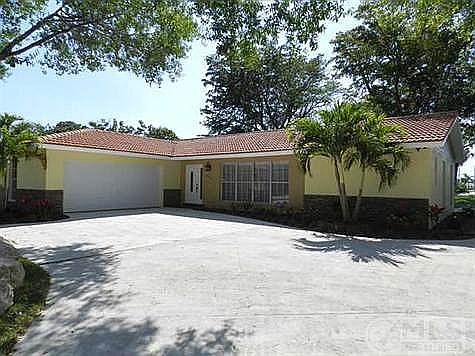 1st image of 6611 Pine Tree Cir