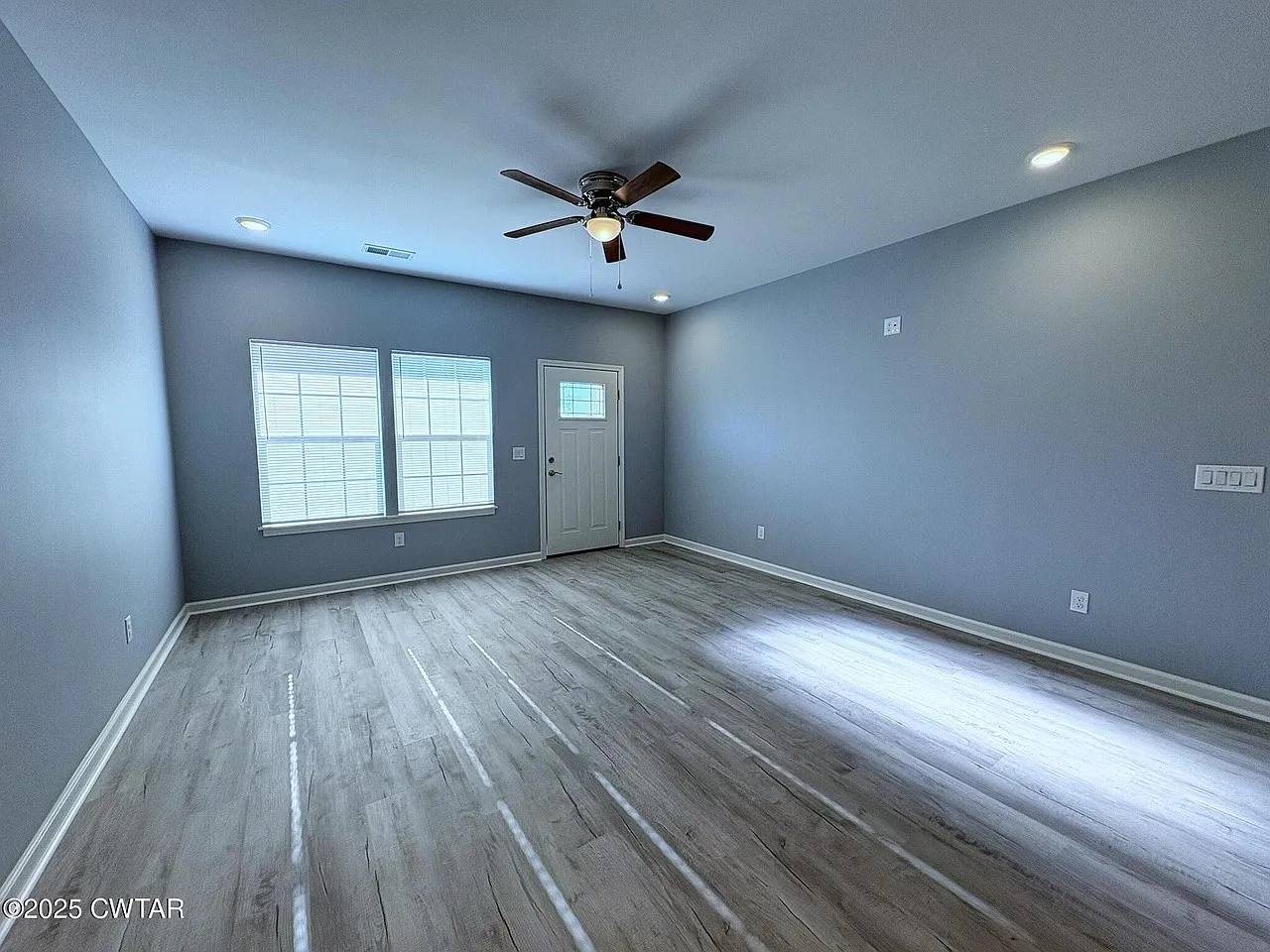 3 bed, 1600 sqft, $1,700 — Photo 2