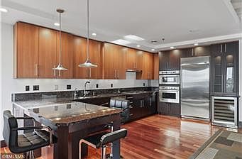 1st image of 601 Marquette Ave APT 402