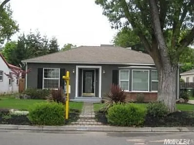 130 Las Palmas Ave photo 1