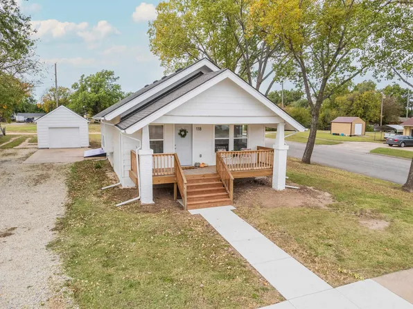 118 N 5th St, Conway Springs, KS 67031