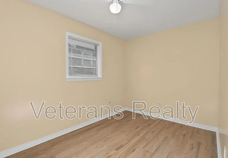 1285 Kensington Dr — Photo 9