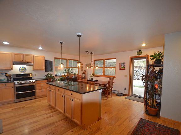 3rd image of 3215 River Dr