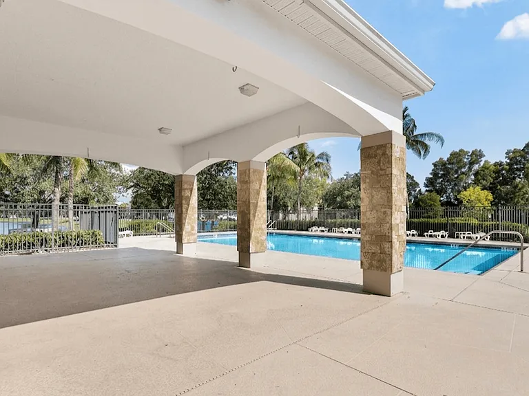Mer Soleil Apartments — Photo 15