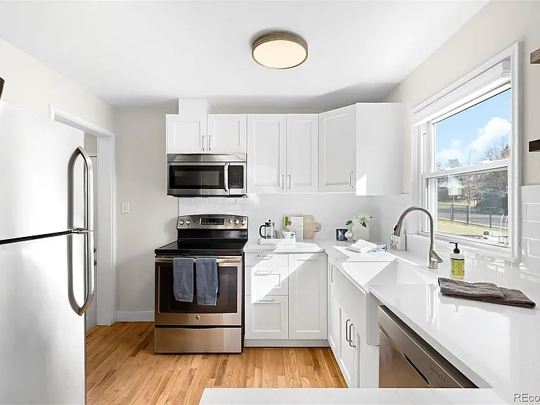 1615 S Elizabeth St — Photo 4