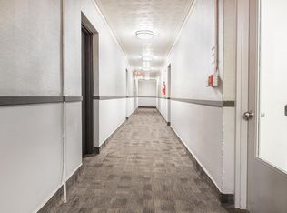 206 Lakeshore Road East, Mississauga, ON L5G 1G4
