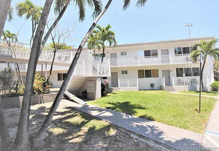 75 S Shore Dr #4B — Photo 3