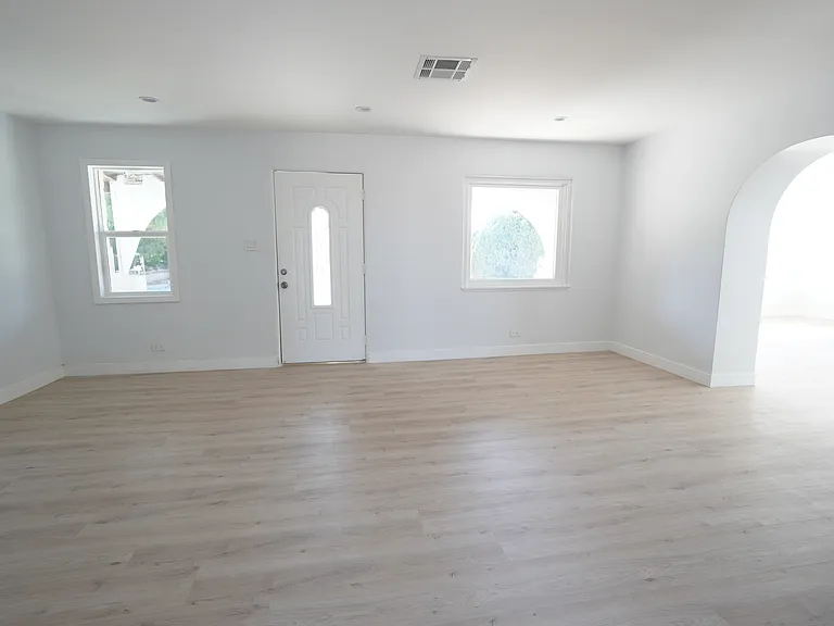 4545 W Columbia Way — Photo 6
