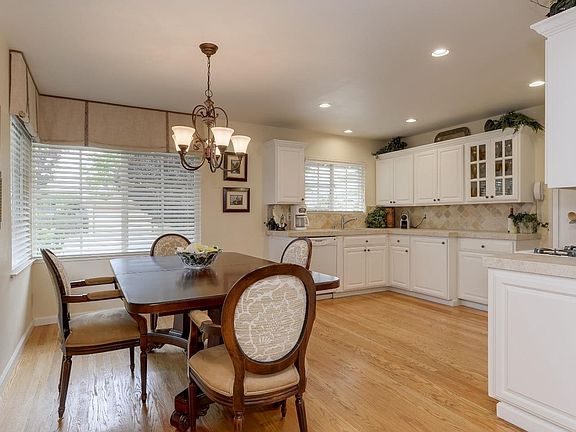5th image of 1401 Sprucewood Dr
