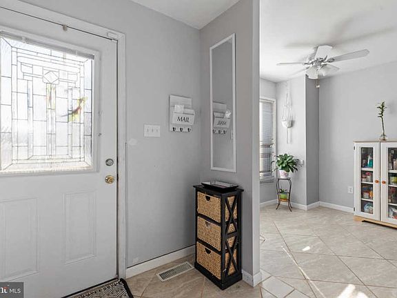3rd image of 2904 Cambridge Dr