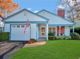 193 Kingston Dr, Ridge, NY 11961