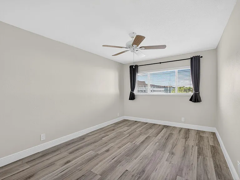 100 Shore Ct #208 — Photo 43