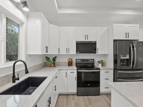 11-3298 Mokuna St, Volcano, HI 96785