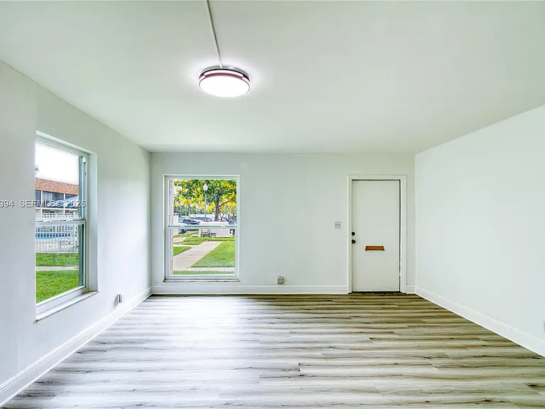 5259 SW 40th Ave #26 — Photo 10