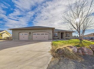 2084 Iris Rd, Pueblo, CO 81006