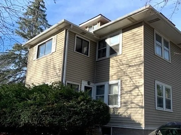 150 E Woodland Rd, Lake Forest, IL 60045