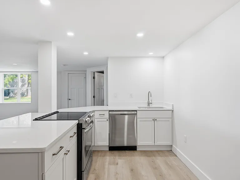 2200 S Long Lake Rd — Photo 37