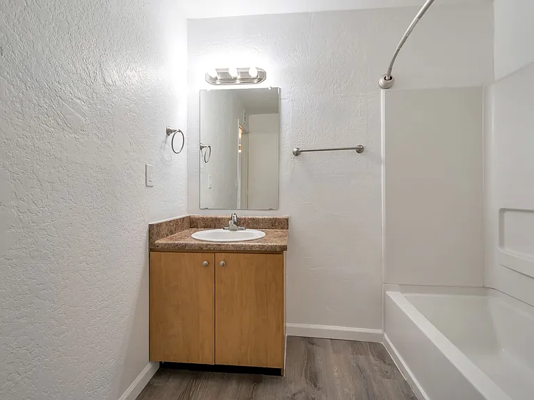 2234 W Hazelwood St — Photo 20