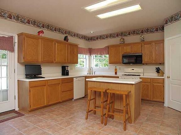 4th image of 1209 Dove Cir