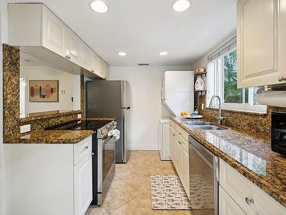 5th image of 49 SE 7TH Avenue