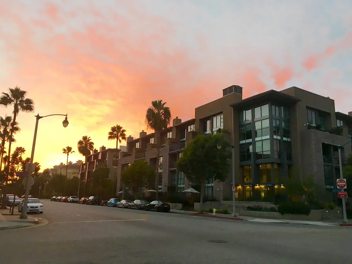 2 bed, 830 sqft, $4,500 — Photo 1