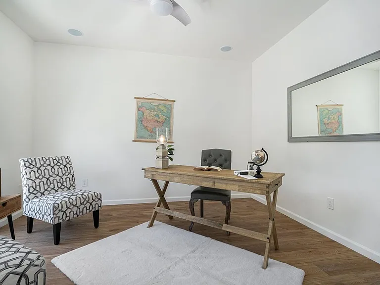 731 Beatrice St — Photo 7