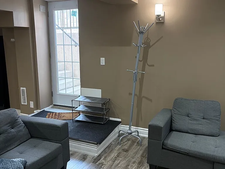 1 Deancrest Rd — Photo 4