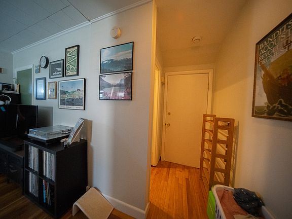 4th image of 12-14 Richardson St #3