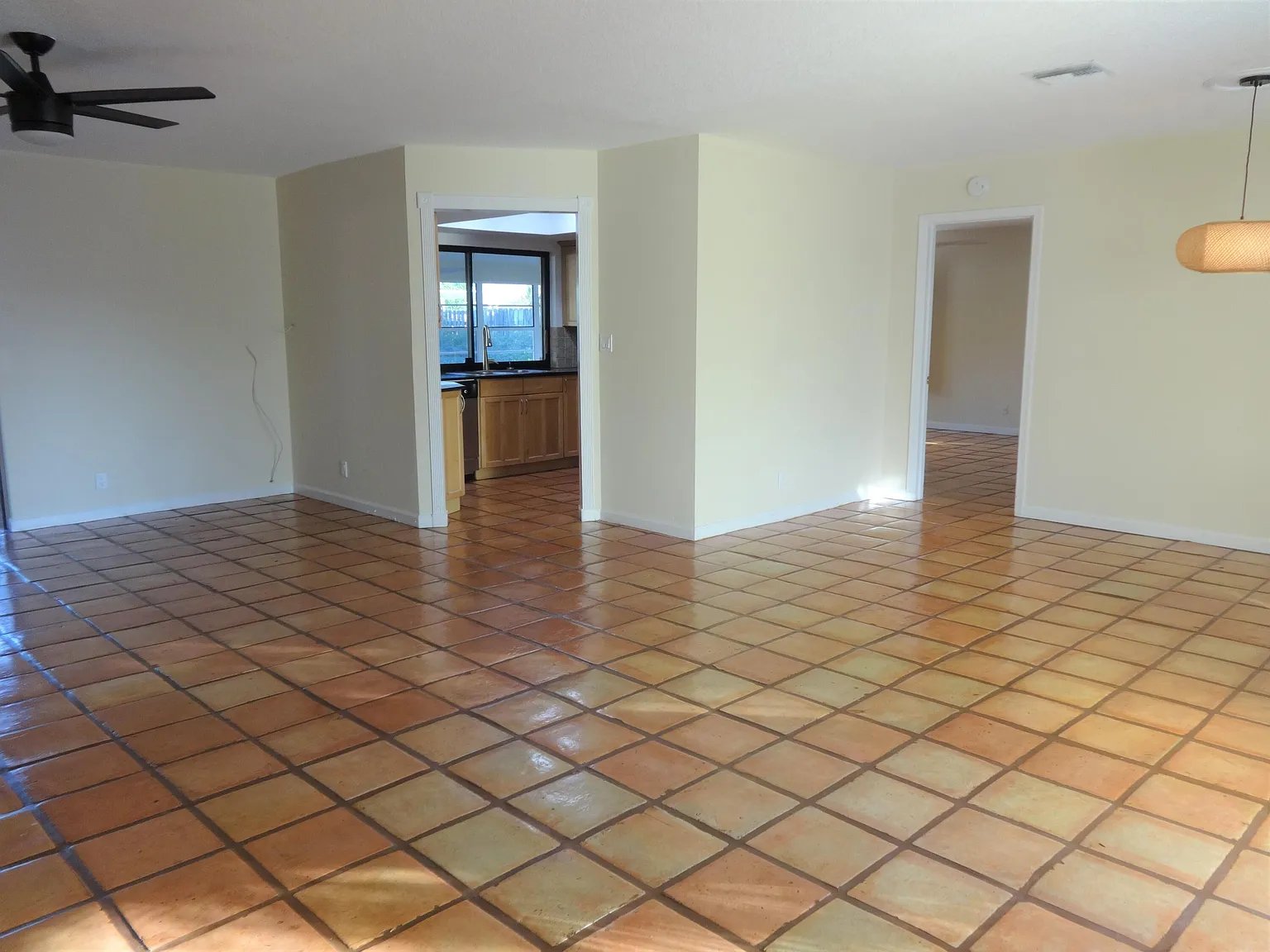 3 bed, 2.0 bath, 1499 sqft, $4,395 — Photo 3