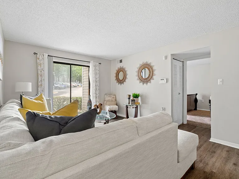 Hickory - 2 Bed / 2 Bath - 855 Sq.Ft.