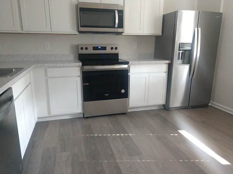 1519 Avon Way — Photo 4